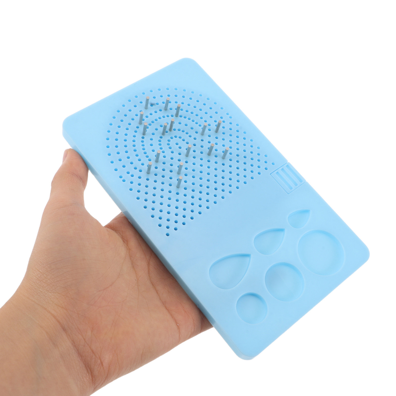 Travel Accessories Set - ペーパークイリングツールセット（緑色の巻取り板と複数のピン付き）は、家庭、学校、旅行でのペーパークラフトアクセサリーとして持ち運び可能です。